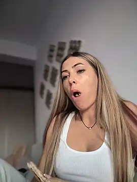 RaquelleDevon online show from 5, 4, 2026