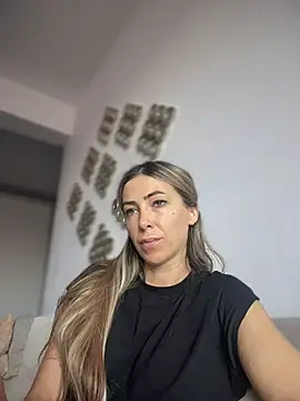 RaquelleDevon online show from 6, 4, 2026