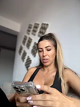 RaquelleDevon online show from 11, 5, 2026