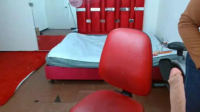 Snapshot of krystal_thomson chatting on 17, 9, 2025 krystal thomson online show from 17, 9, 2025