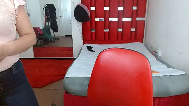 Snapshot of krystal_thomson chatting on 21, 11, 2025 krystal thomson online show from 21, 11, 2025