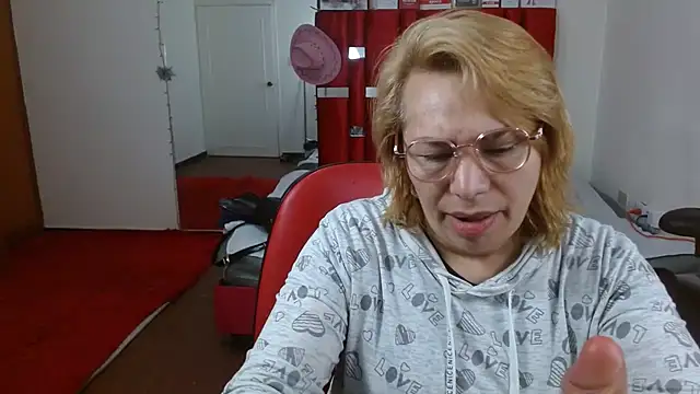 Snapshot of krystal_thomson chatting on 24, 9, 2025 krystal thomson online show from 24, 9, 2025