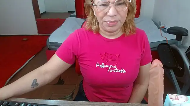 Snapshot of krystal_thomson chatting on 2, 10, 2025 krystal thomson online show from 2, 10, 2025