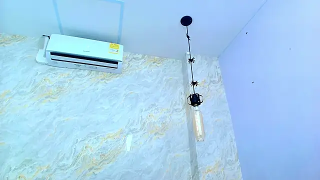 Mia candy 0 online show from 12, 11, 2025