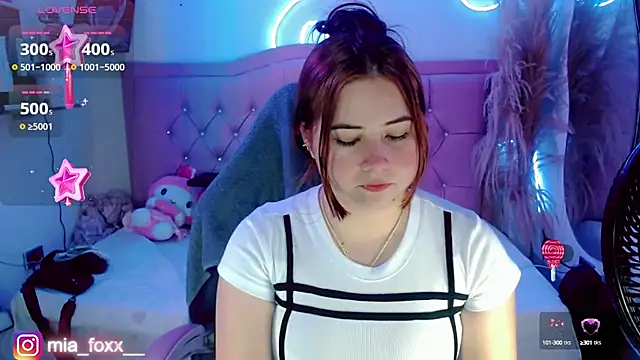 Mia foxx  online show from 23, 10, 2025