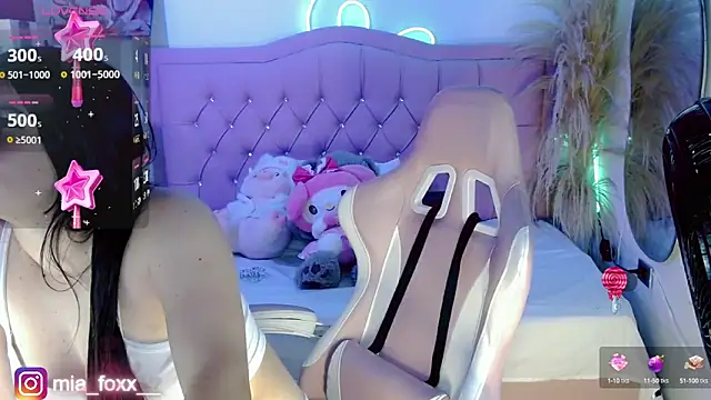 Mia foxx  online show from 6, 10, 2025