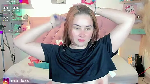 Mia foxx  online show from 22, 11, 2025