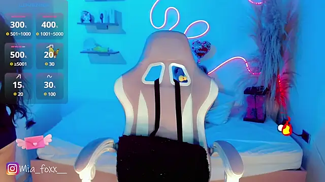 Mia foxx  online show from 20, 3, 2025