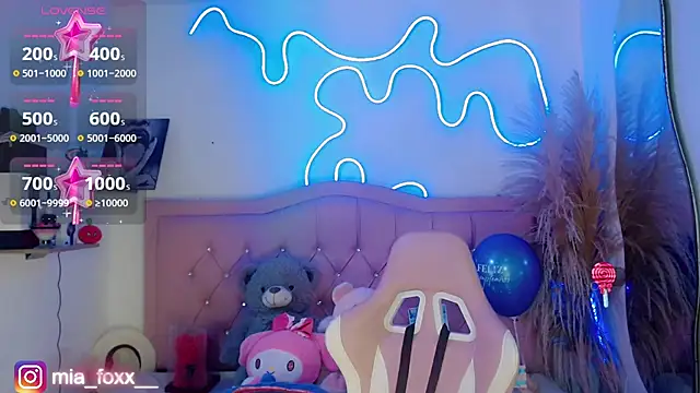 Mia foxx  online show from 29, 10, 2025