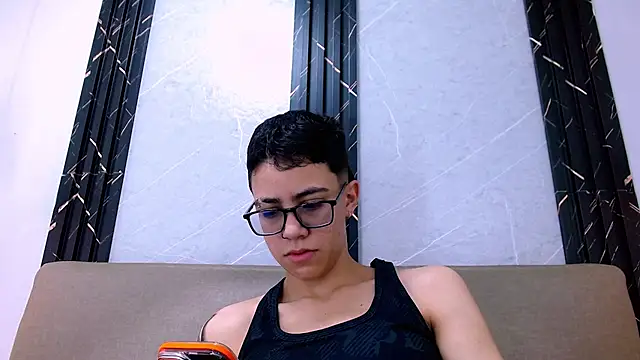 Cutie Shy  online show from 28, 11, 2025