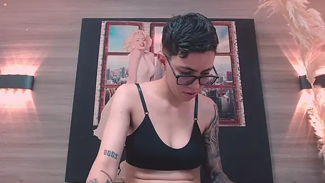 Cutie Shy  online show from 16, 12, 2025