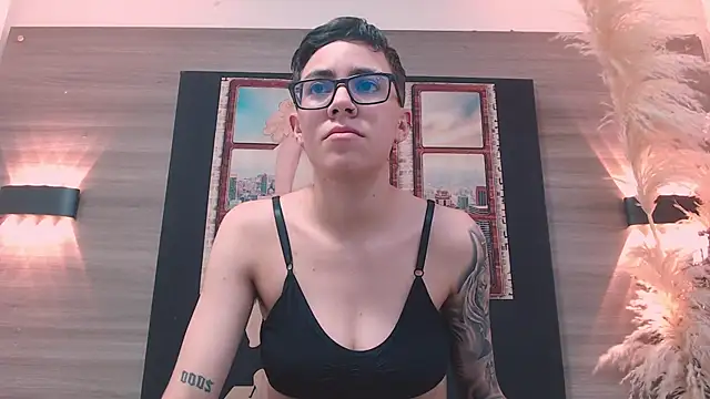 Cutie Shy  online show from 17, 12, 2025