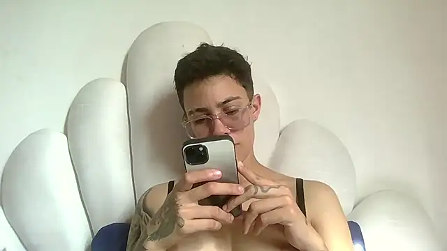 Snapshot of Cutie_Shy_ chatting on 6, 7, 2026 Cutie Shy online show from 6, 7, 2026