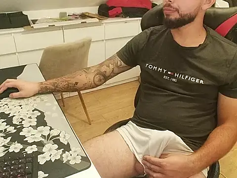 Snapshot of prezydentcam chatting on 13, 9, 2025 prezydentcam online show from 13, 9, 2025