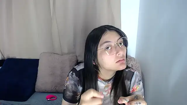 lessliee22  online show from 18, 3, 2026