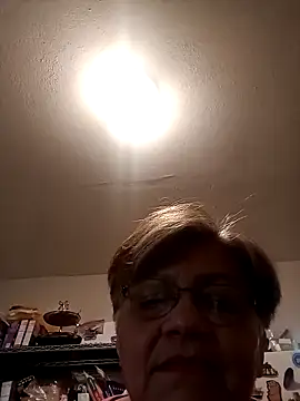 Madrastrahot69 online show from 18, 2, 2026