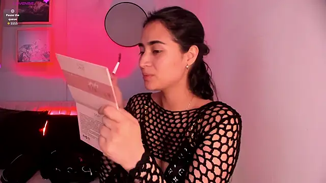 lara madisson online show from 4, 11, 2025