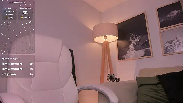 lara madisson online show from 9, 3, 2025