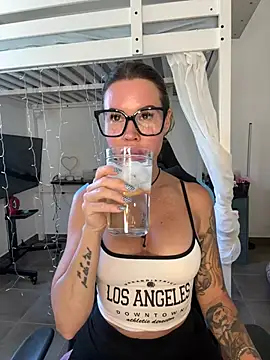 Lara Bergmann online show from 24, 6, 2026