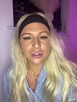 Arabellalee23 online show from 7, 1, 2025