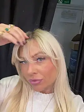 Arabellalee23 online show from 25, 1, 2025