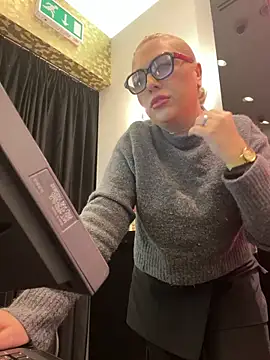 Arabellalee23 online show from 10, 2, 2025