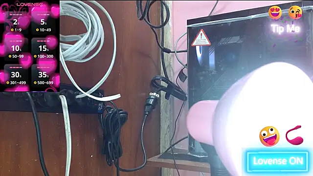 Snapshot of escarlett_hott chatting on 13, 9, 2025 escarlett hott online show from 13, 9, 2025