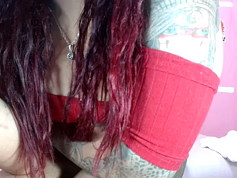 Snapshot of escarlett_hott chatting on 29, 10, 2025 escarlett hott online show from 29, 10, 2025