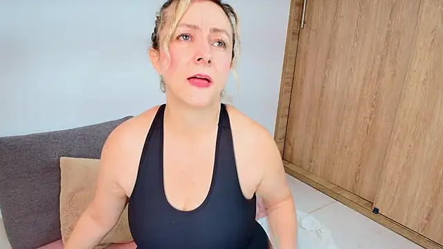 Snapshot of ladychanel_1 chatting on 11, 2, 2026 ladychanel 1 online show from 11, 2, 2026