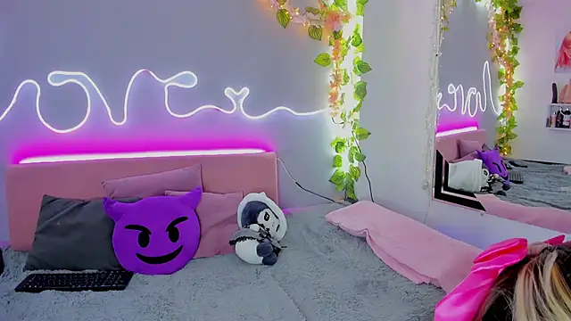 YouliteSllut2 online show from 29, 12, 2024