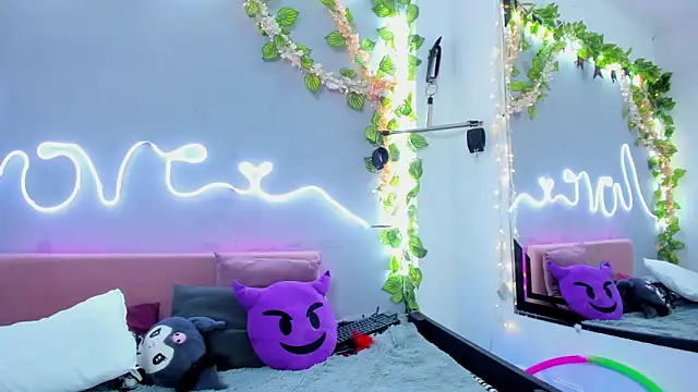 YouliteSllut2 online show from 11, 3, 2025