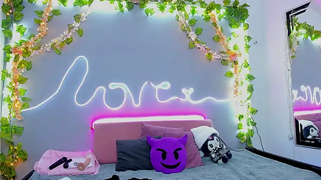 YouliteSllut2 online show from 28, 12, 2024