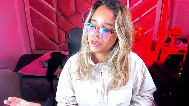 Snapshot of Olivia_Fox69 chatting on 24, 9, 2025 Olivia Fox69 online show from 24, 9, 2025