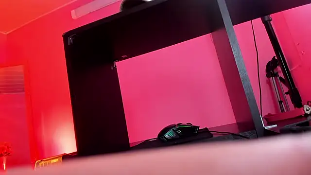 Snapshot of Olivia_Fox69 chatting on 8, 10, 2025 Olivia Fox69 online show from 8, 10, 2025