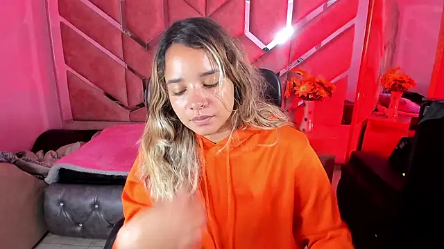 Snapshot of Olivia_Fox69 chatting on 29, 9, 2025 Olivia Fox69 online show from 29, 9, 2025