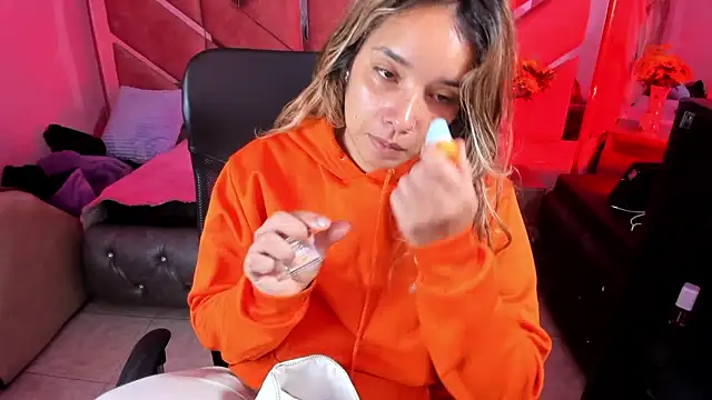 Snapshot of Olivia_Fox69 chatting on 30, 9, 2025 Olivia Fox69 online show from 30, 9, 2025