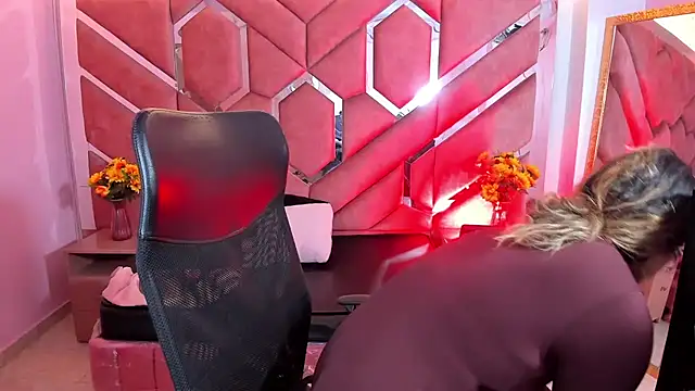 Snapshot of Olivia_Fox69 chatting on 15, 6, 2026 Olivia Fox69 online show from 15, 6, 2026