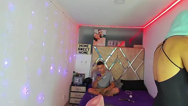 parejacaliente20154 online show from 5, 2, 2026