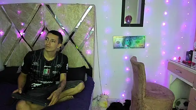 parejacaliente20154 online show from 2, 12, 2025