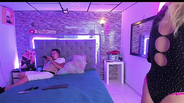 Snapshot of parejacaliente20154 chatting on 30, 6, 2026 parejacaliente20154 online show from 30, 6, 2026