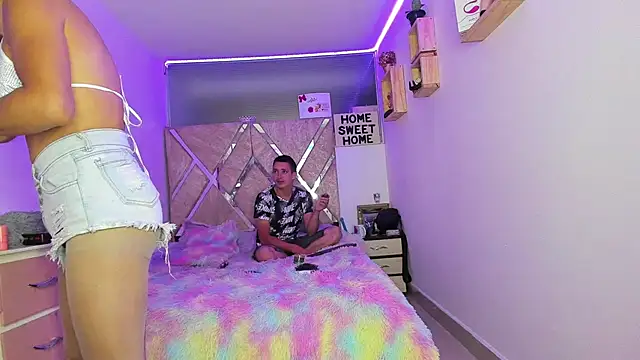 parejacaliente20154 online show from 25, 3, 2026