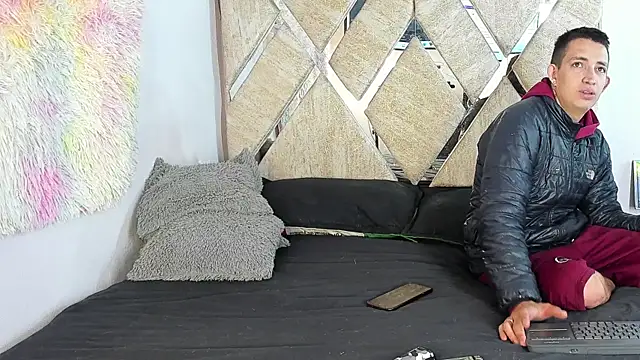 parejacaliente20154 online show from 19, 10, 2025