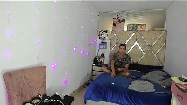 parejacaliente20154 online show from 17, 2, 2026