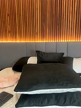 EmiilyAdams  online show from 13, 11, 2025