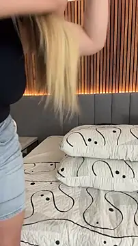 EmiilyAdams  online show from 1, 5, 2026