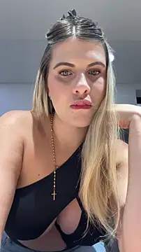 EmiilyAdams  online show from 5, 4, 2026