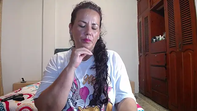 sofiamature01 online show from 4, 11, 2025