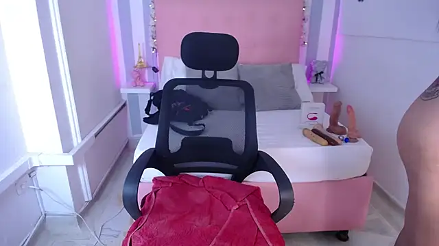 Snapshot of Lunna_boobs chatting on 18, 10, 2025 Lunna boobs online show from 18, 10, 2025