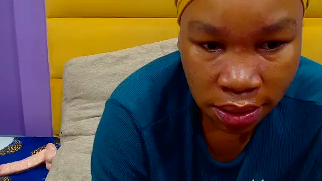 YELLOWBUSTYMELLONS online show from 26, 10, 2025