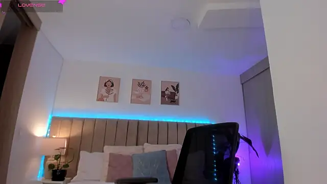 Snapshot of Victoria_romanox chatting on 5, 10, 2025 Victoria romanox online show from 5, 10, 2025